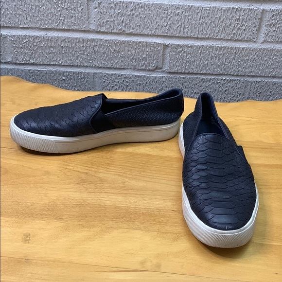 Vince Blair Navy Python Sneakers Women's 7/37.5 Slip On Round Toe Platform GUC - Picture 1 of 11